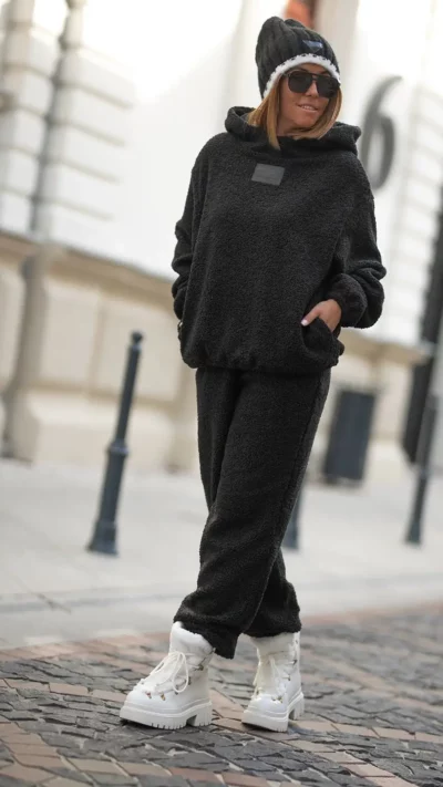 BASTET Bluza z kapturem z "baranka" (czarna)